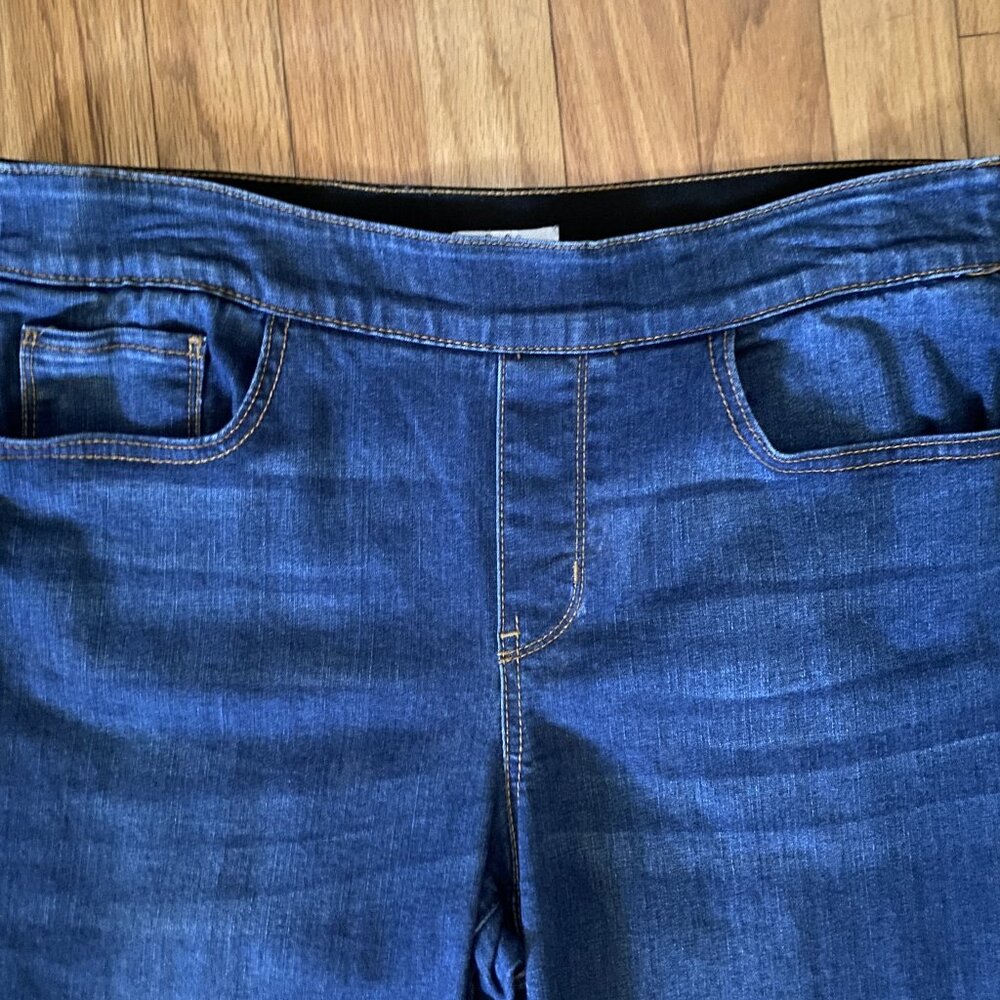 Croft & Barrow Pull on Jeans size 12P - Picture 2 of 4